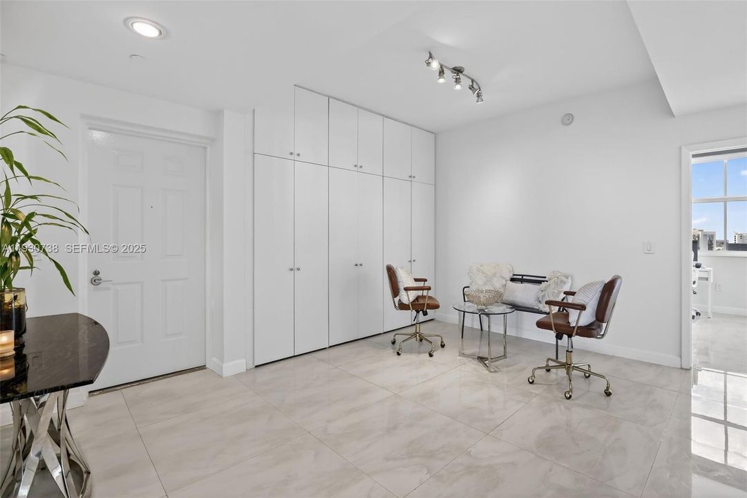 For Sale: $679,000 (2 beds, 3 baths, 1650 Square Feet)