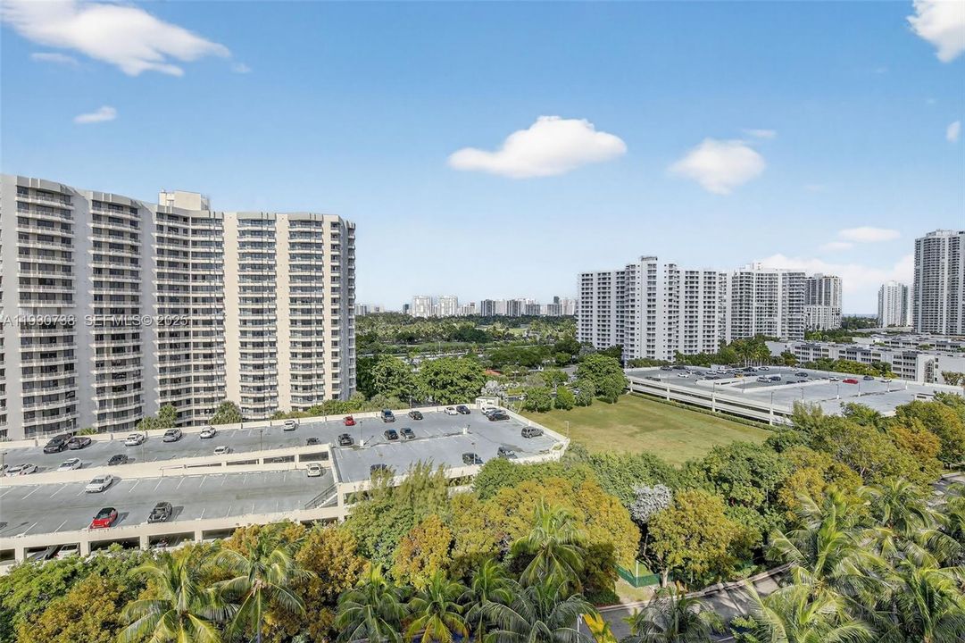 For Sale: $679,000 (2 beds, 3 baths, 1650 Square Feet)