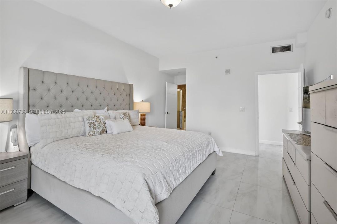 For Sale: $679,000 (2 beds, 3 baths, 1650 Square Feet)