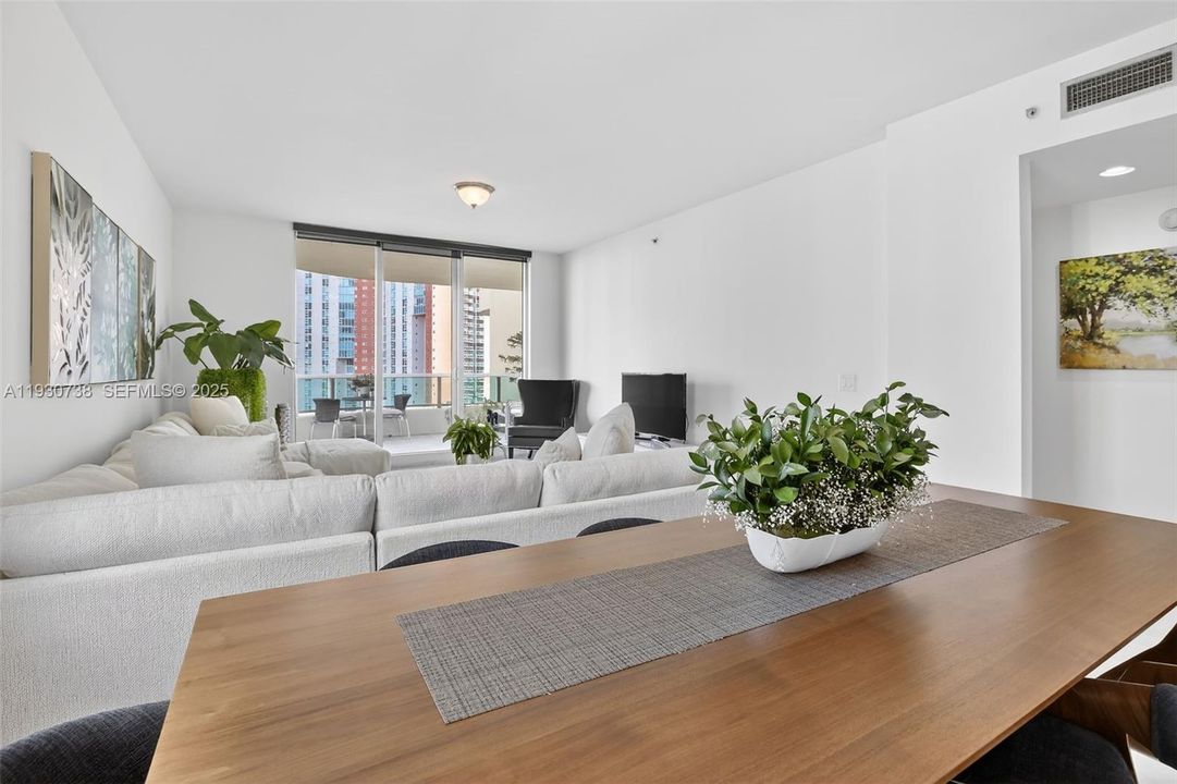 For Sale: $679,000 (2 beds, 3 baths, 1650 Square Feet)