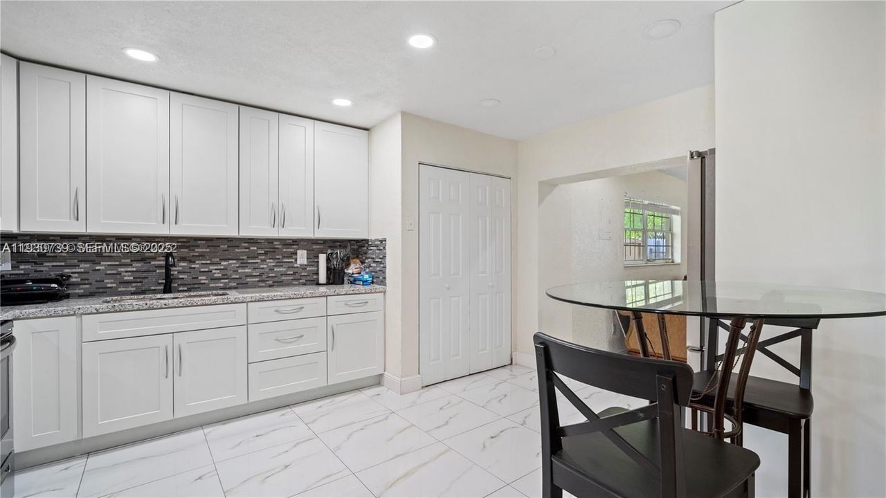 For Sale: $399,000 (3 beds, 2 baths, 1019 Square Feet)