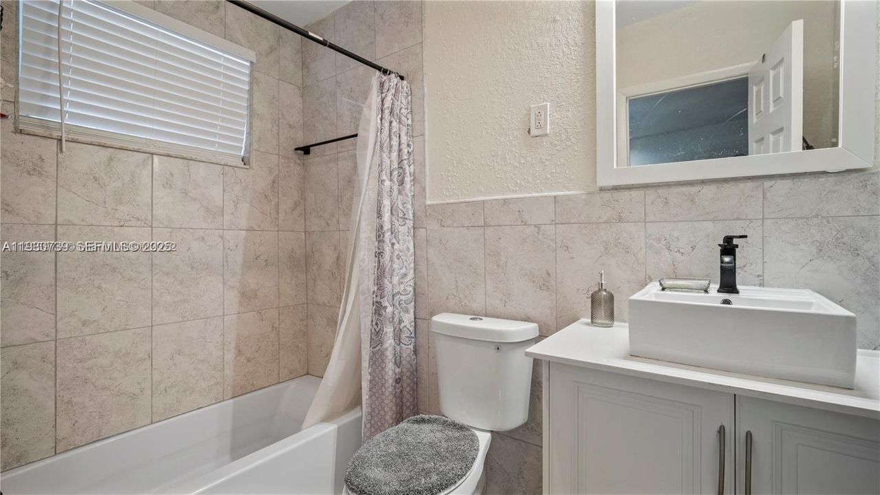 For Sale: $399,000 (3 beds, 2 baths, 1019 Square Feet)