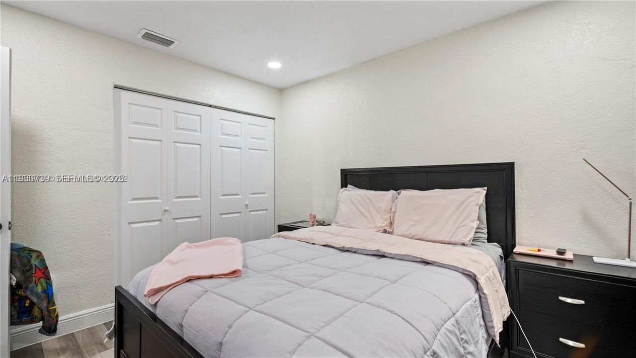 For Sale: $399,000 (3 beds, 2 baths, 1019 Square Feet)