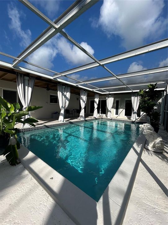 For Rent: $3,800 (3 beds, 2 baths, 1532 Square Feet)