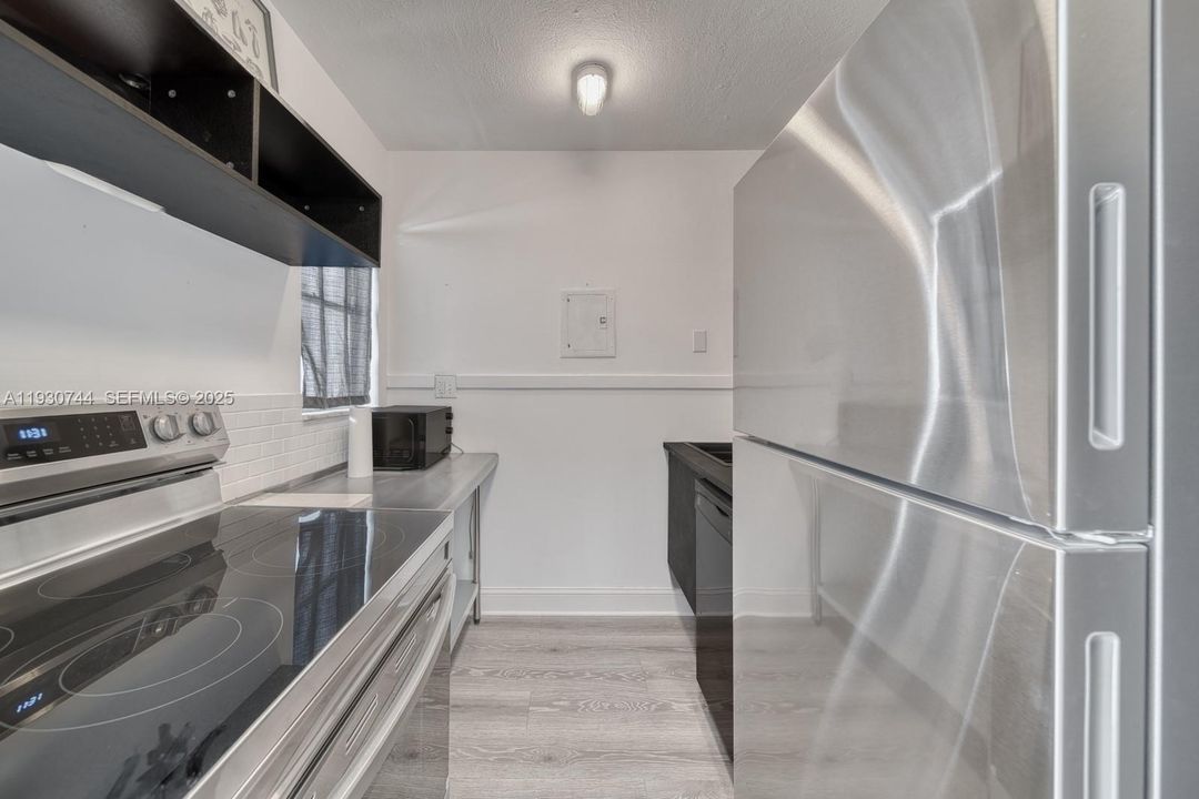 For Rent: $1,900 (1 beds, 1 baths, 481 Square Feet)