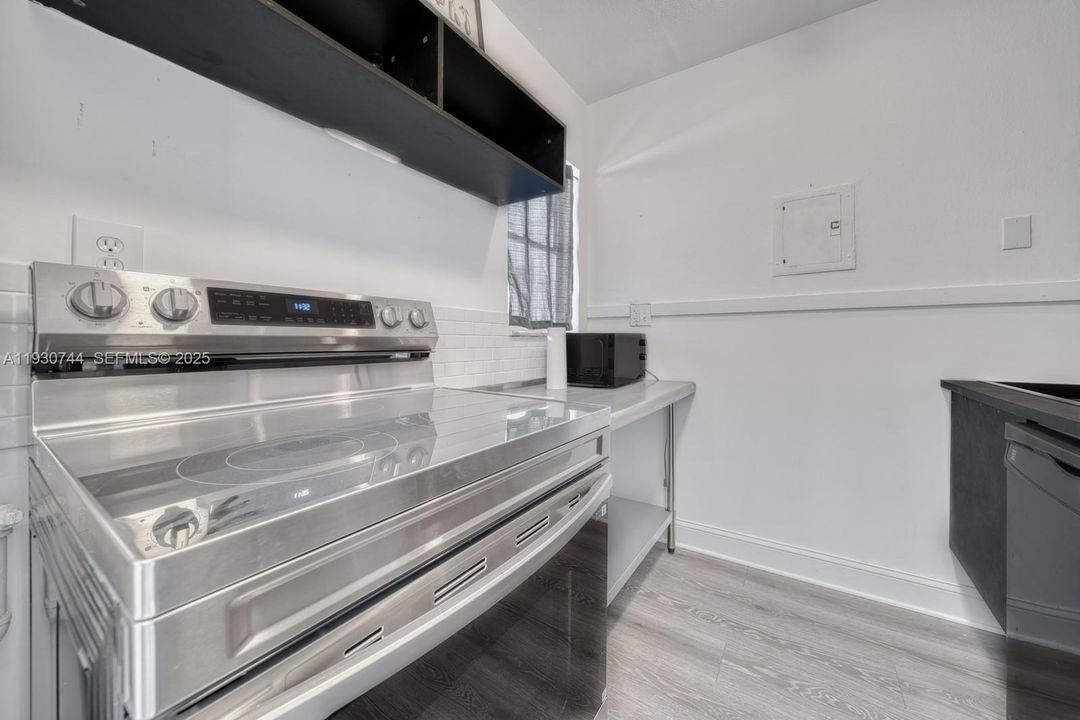 For Rent: $1,900 (1 beds, 1 baths, 481 Square Feet)