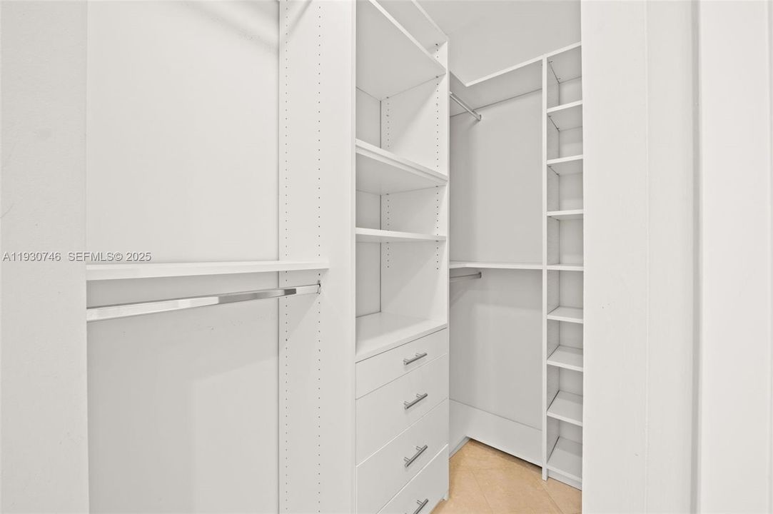 出租: $3,100 (1 贝兹, 1 浴室, 780 平方英尺)