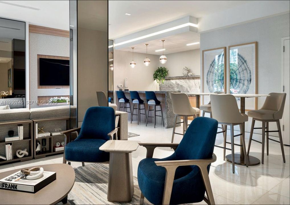 出租: $3,100 (1 贝兹, 1 浴室, 780 平方英尺)