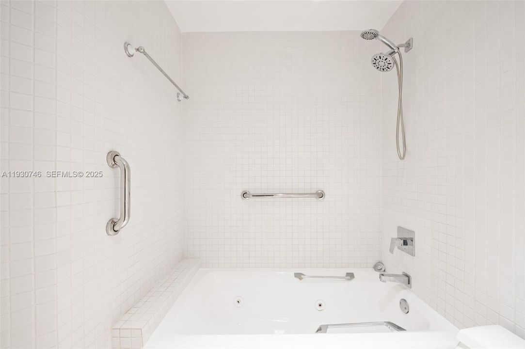 出租: $3,100 (1 贝兹, 1 浴室, 780 平方英尺)