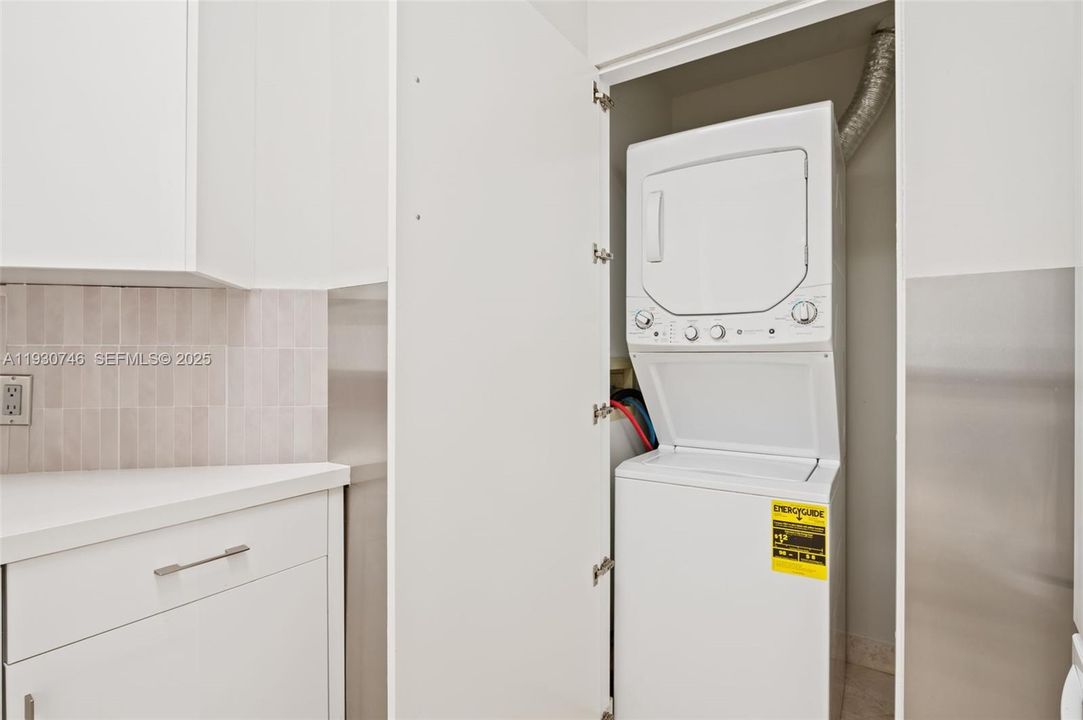 出租: $3,100 (1 贝兹, 1 浴室, 780 平方英尺)