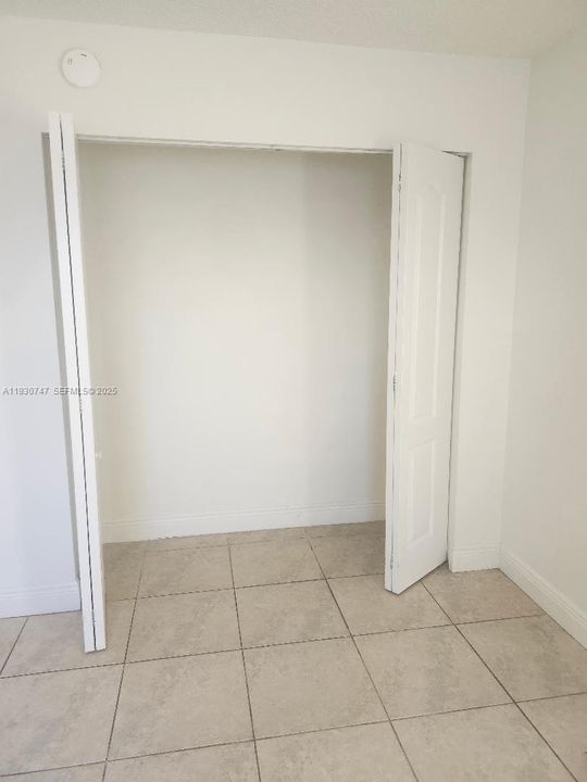 For Sale: $295,500 (2 beds, 2 baths, 980 Square Feet)