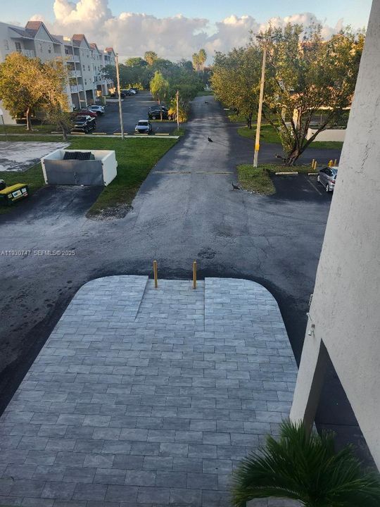 For Sale: $295,500 (2 beds, 2 baths, 980 Square Feet)