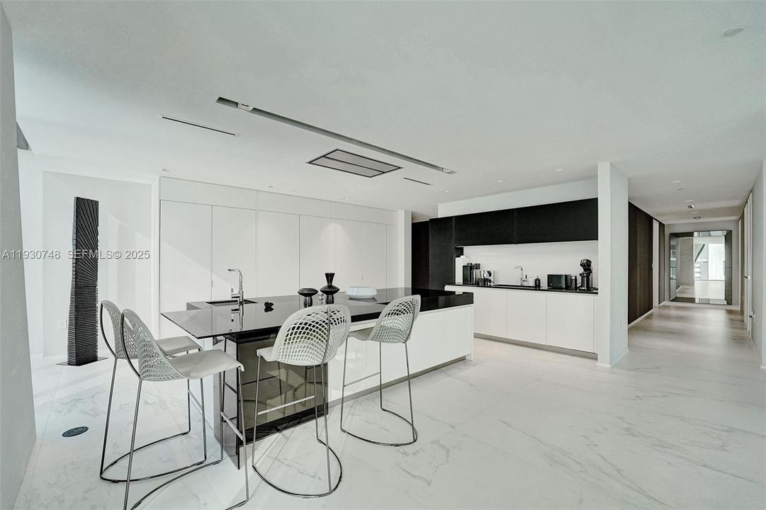 На продажу: $7,495,000 (4 спален, 5 ванн, 4600 Квадратных фут)