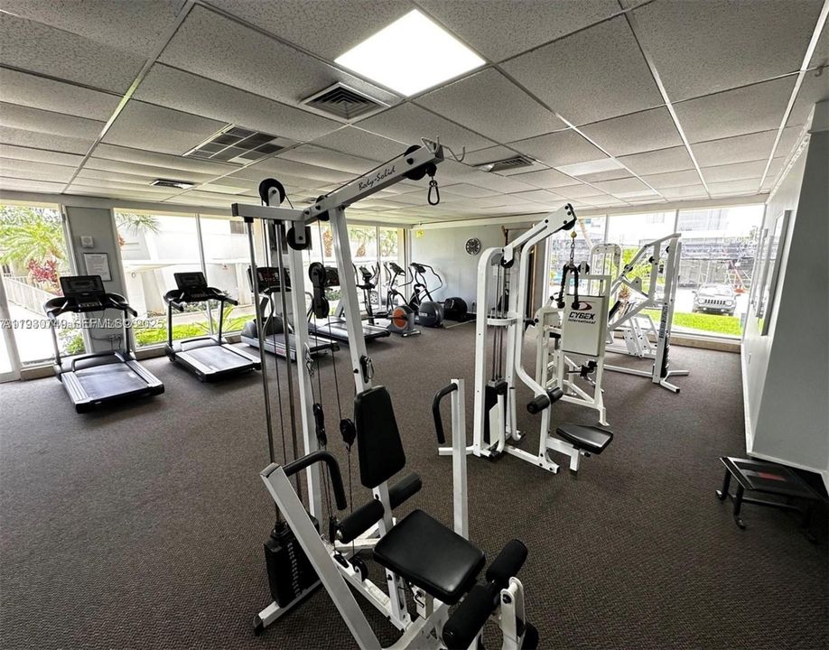 待售: $305,000 (1 贝兹, 1 浴室, 762 平方英尺)