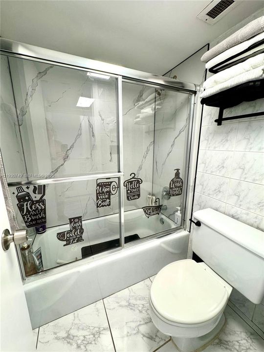 待售: $305,000 (1 贝兹, 1 浴室, 762 平方英尺)