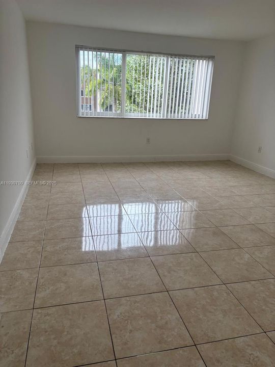 For Rent: $1,750 (1 beds, 1 baths, 870 Square Feet)