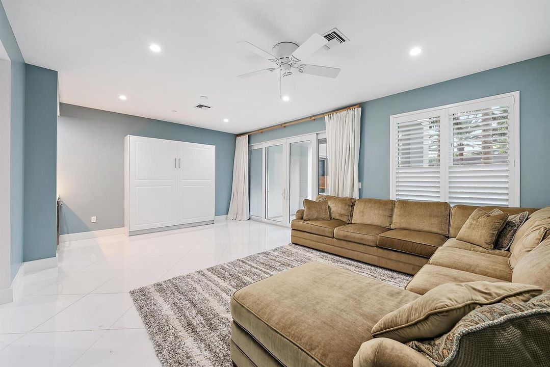 112 Water Clb Wy-8