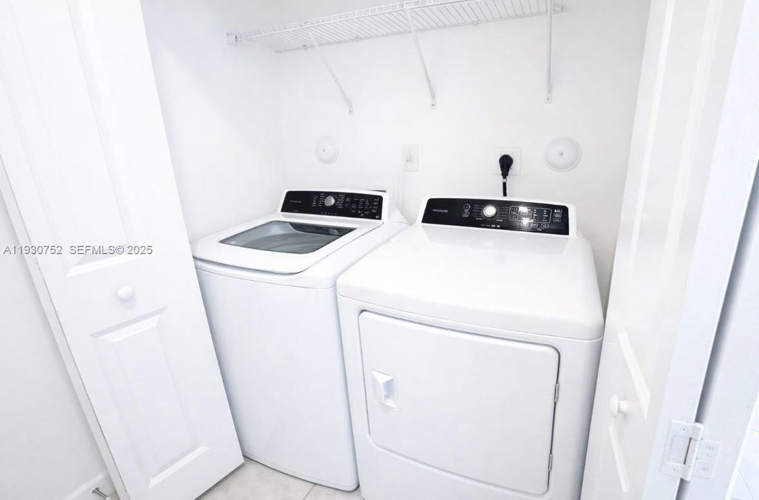 В аренду: $3,000 (4 спален, 2 ванн, 1820 Квадратных фут)