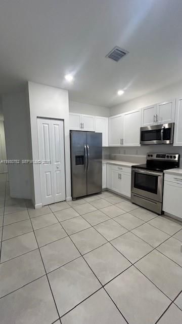 В аренду: $3,000 (4 спален, 2 ванн, 1820 Квадратных фут)