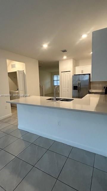 В аренду: $3,000 (4 спален, 2 ванн, 1820 Квадратных фут)