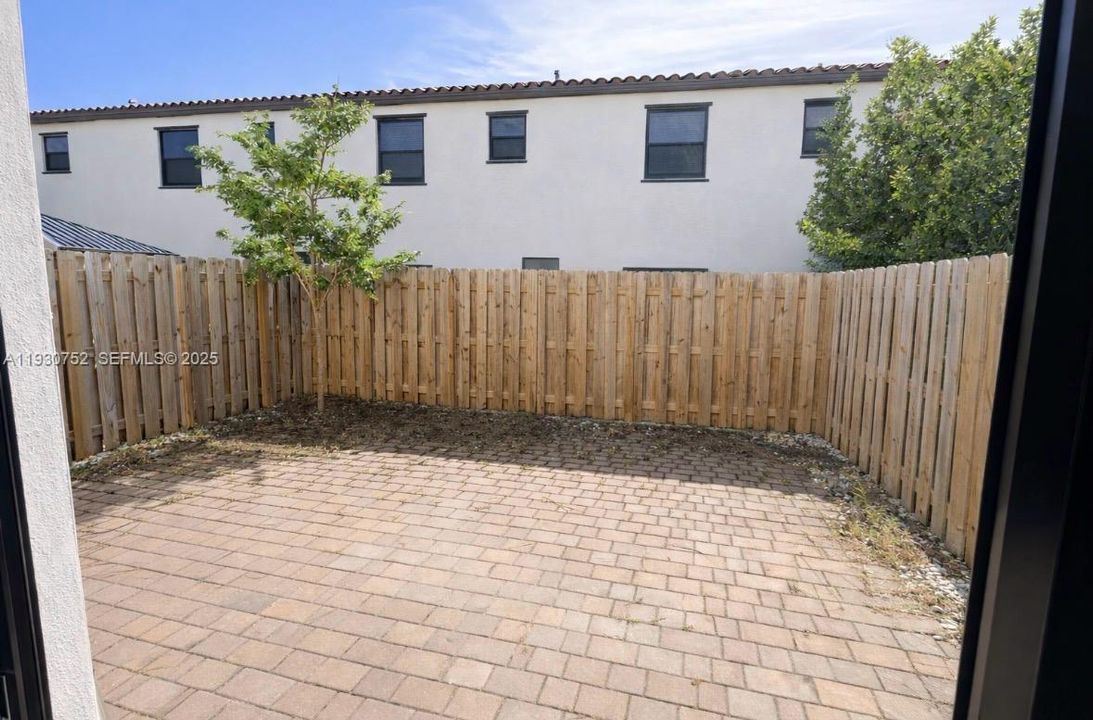 В аренду: $3,000 (4 спален, 2 ванн, 1820 Квадратных фут)