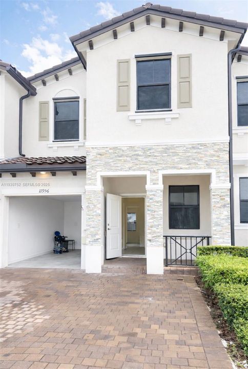 В аренду: $3,000 (4 спален, 2 ванн, 1820 Квадратных фут)