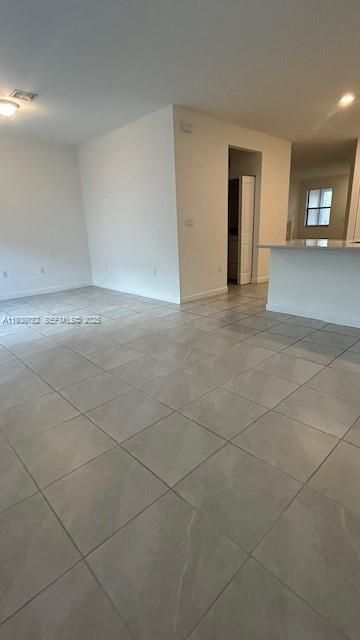 В аренду: $3,000 (4 спален, 2 ванн, 1820 Квадратных фут)