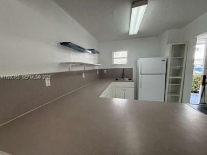 В аренду: $2,100 (2 спален, 1 ванн, 868 Квадратных фут)