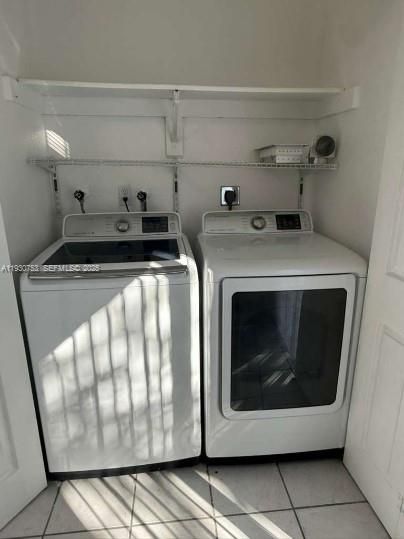 В аренду: $2,100 (2 спален, 1 ванн, 868 Квадратных фут)