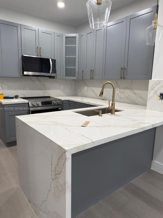 En Renta: $4,350 (3 camas, 2 baños, 2048 Pies cuadrados)