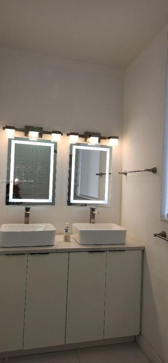 В аренду: $2,800 (3 спален, 2 ванн, 0 Квадратных фут)