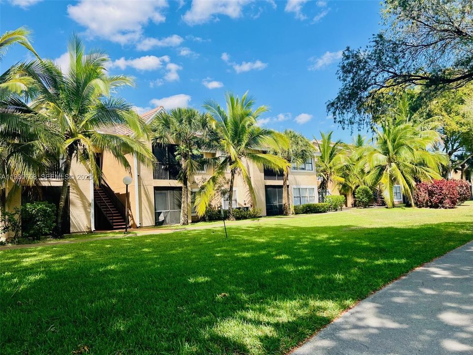 В аренду: $2,295 (2 спален, 2 ванн, 947 Квадратных фут)