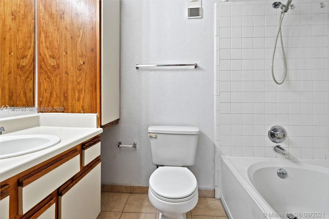 В аренду: $2,295 (2 спален, 2 ванн, 947 Квадратных фут)