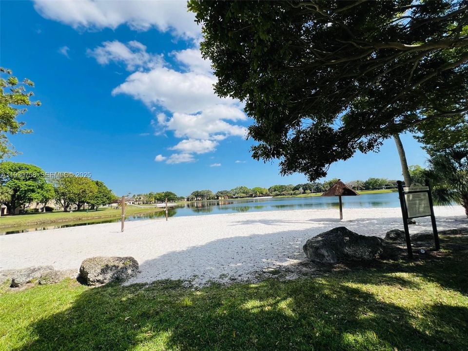 В аренду: $2,295 (2 спален, 2 ванн, 947 Квадратных фут)