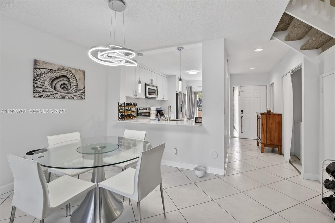 待售: $363,500 (2 贝兹, 2 浴室, 1270 平方英尺)