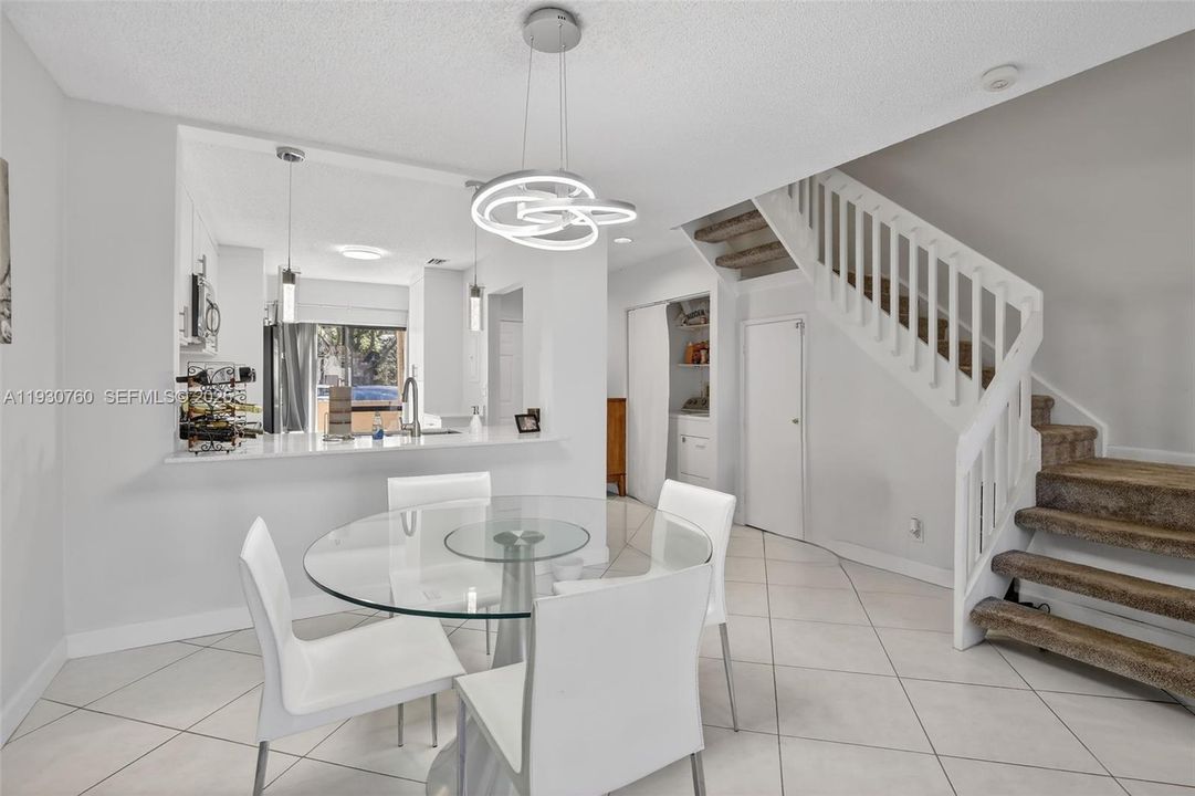 待售: $363,500 (2 贝兹, 2 浴室, 1270 平方英尺)