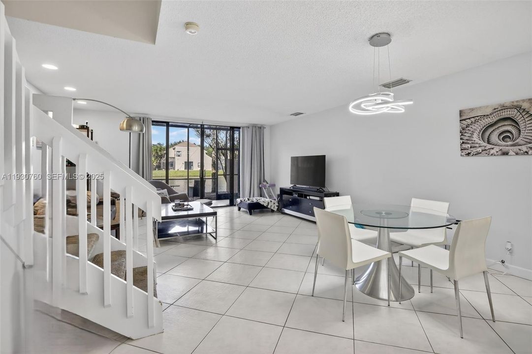 待售: $363,500 (2 贝兹, 2 浴室, 1270 平方英尺)