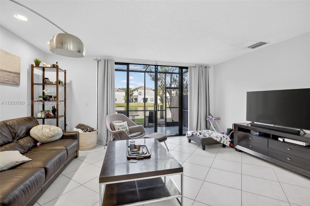 待售: $363,500 (2 贝兹, 2 浴室, 1270 平方英尺)