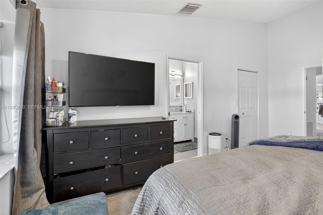 待售: $363,500 (2 贝兹, 2 浴室, 1270 平方英尺)