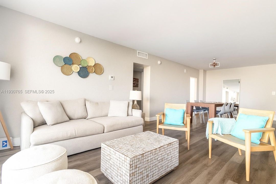 En Venta: $489,000 (2 camas, 2 baños, 1358 Pies cuadrados)