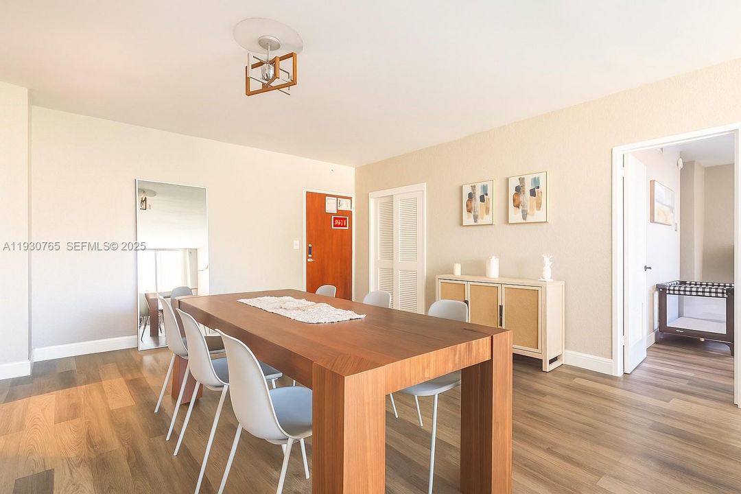 En Venta: $489,000 (2 camas, 2 baños, 1358 Pies cuadrados)