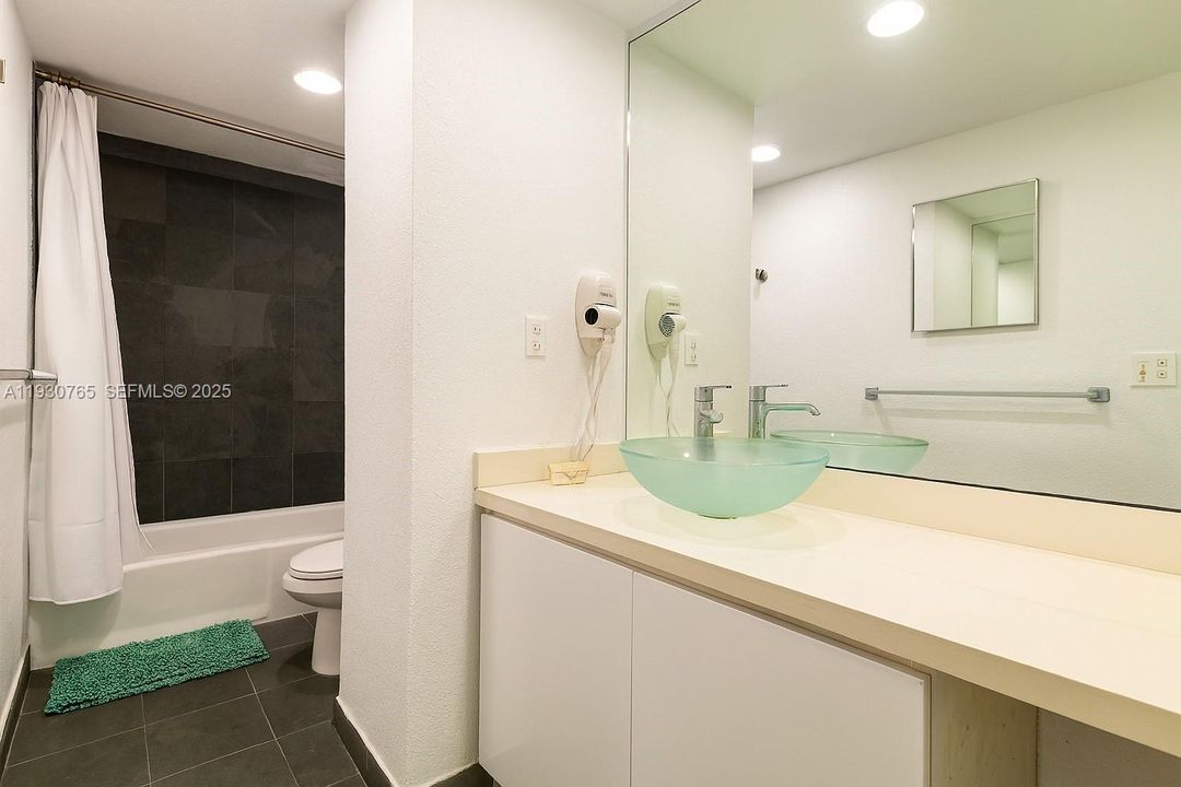 En Venta: $489,000 (2 camas, 2 baños, 1358 Pies cuadrados)