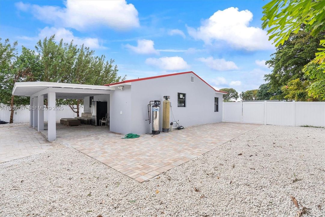 For Rent: $3,500 (2 beds, 1 baths, 932 Square Feet)