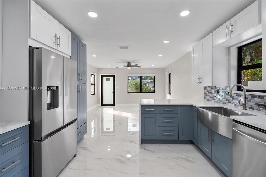 For Rent: $3,500 (2 beds, 1 baths, 932 Square Feet)