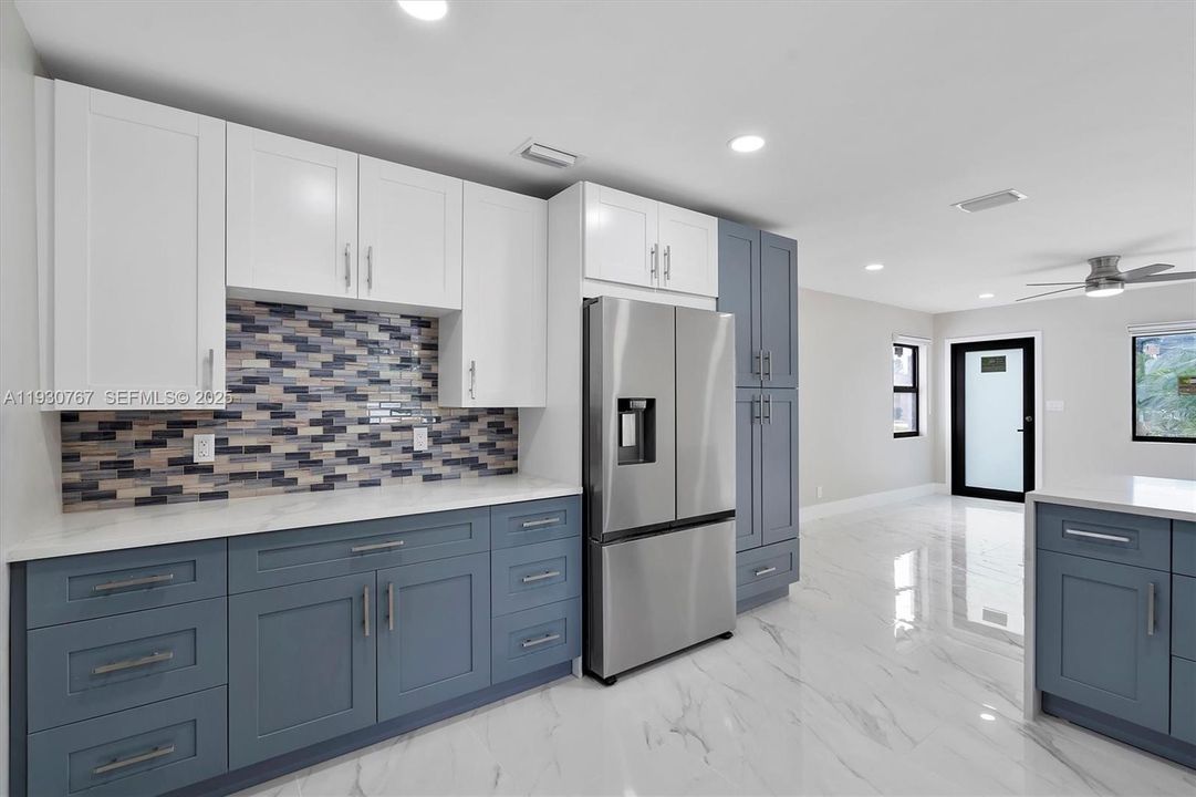 For Rent: $3,500 (2 beds, 1 baths, 932 Square Feet)