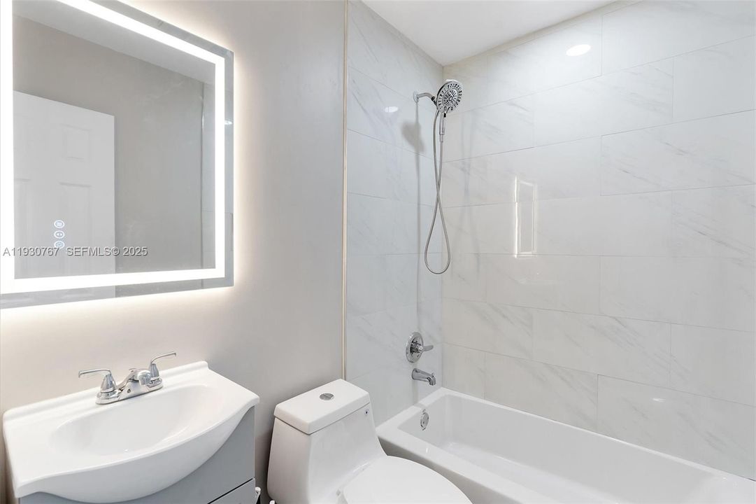 For Rent: $3,500 (2 beds, 1 baths, 932 Square Feet)