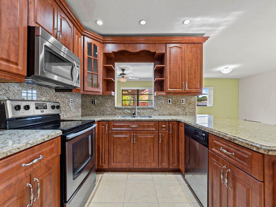 待售: $850,000 (3 贝兹, 2 浴室, 2304 平方英尺)