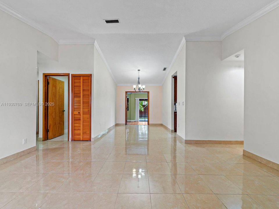 待售: $850,000 (3 贝兹, 2 浴室, 2304 平方英尺)