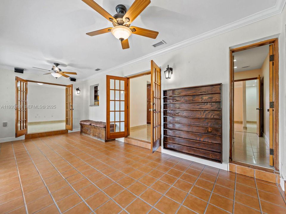 待售: $850,000 (3 贝兹, 2 浴室, 2304 平方英尺)