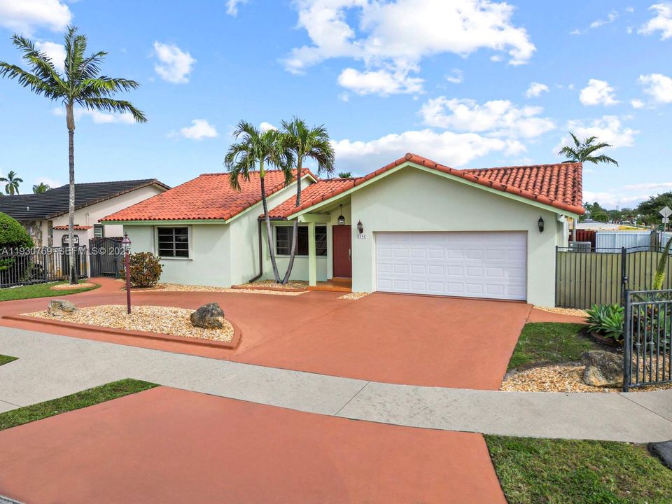 待售: $850,000 (3 贝兹, 2 浴室, 2304 平方英尺)